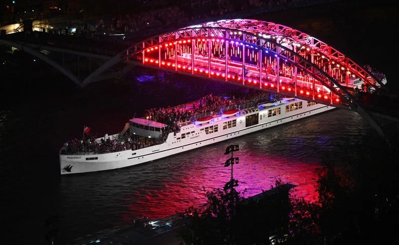 A boat with the French delegation passes under the passerelle Debilly footbridge. PHOTO: AFP